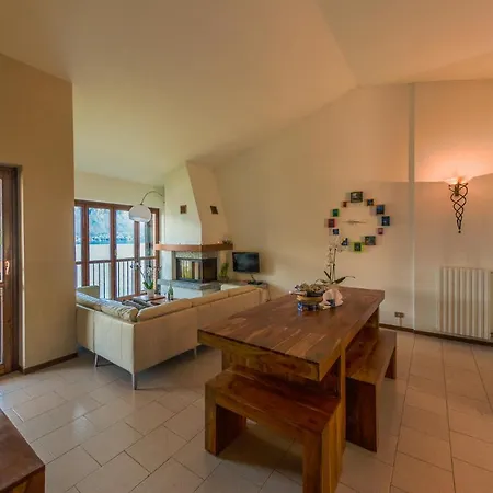 Sleeps 7 Pool Apartment *