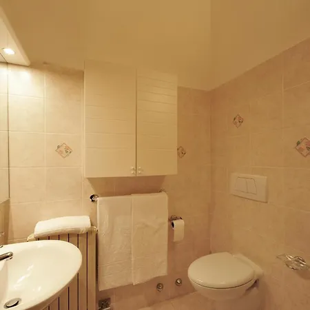 Sleeps 7 Pool Apartment *