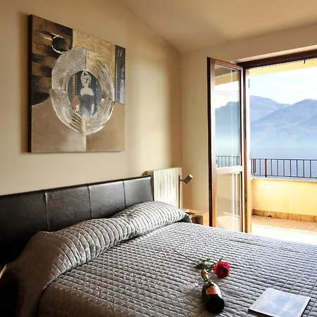 Sleeps 7 Pool Apartment *